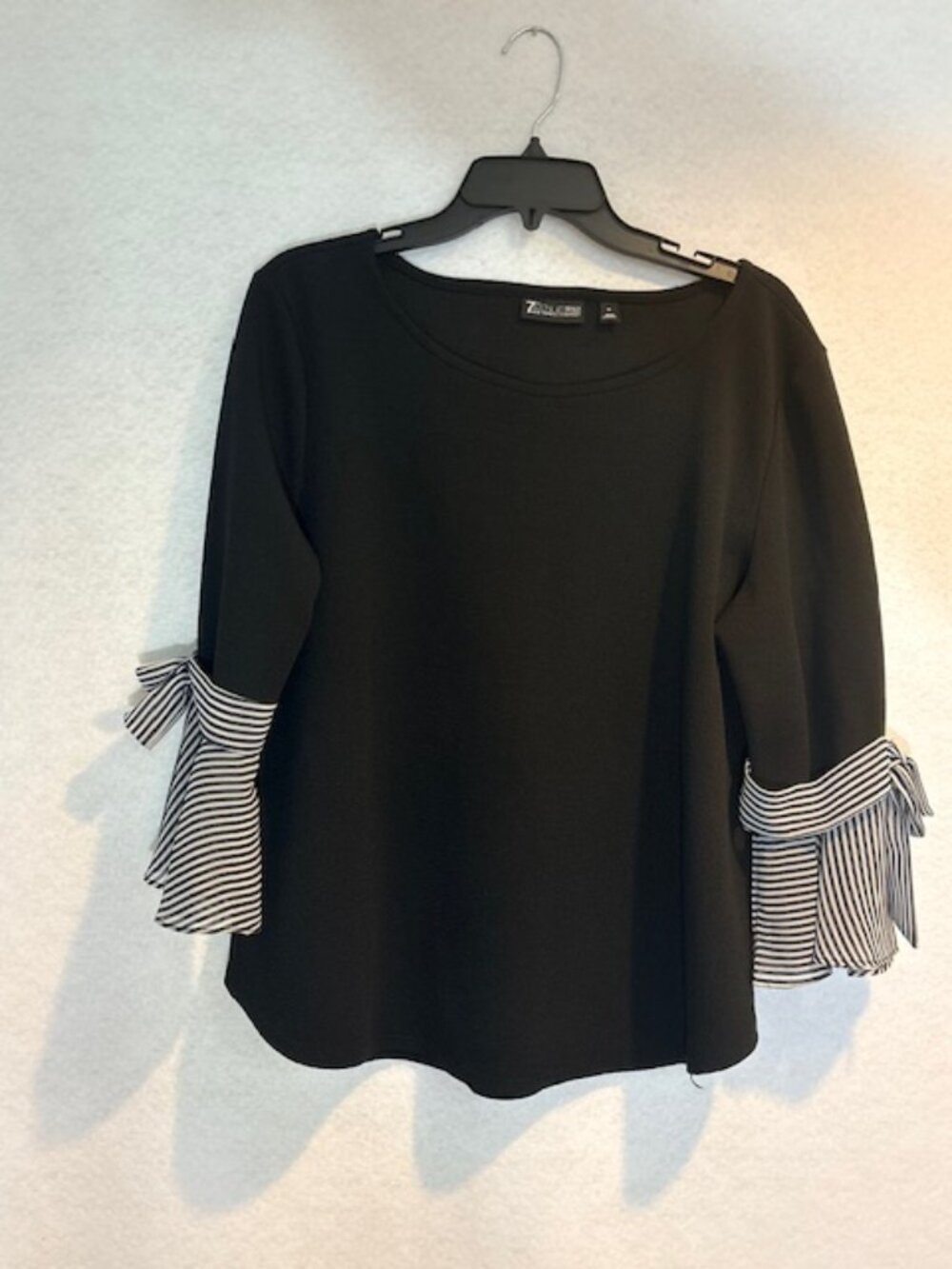 New York & Company Black Round Neck XL Pullover Blouse Bell ¾ Sleeve Black White